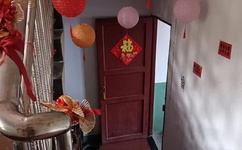 上海留学生为赚学费与4黑鬼